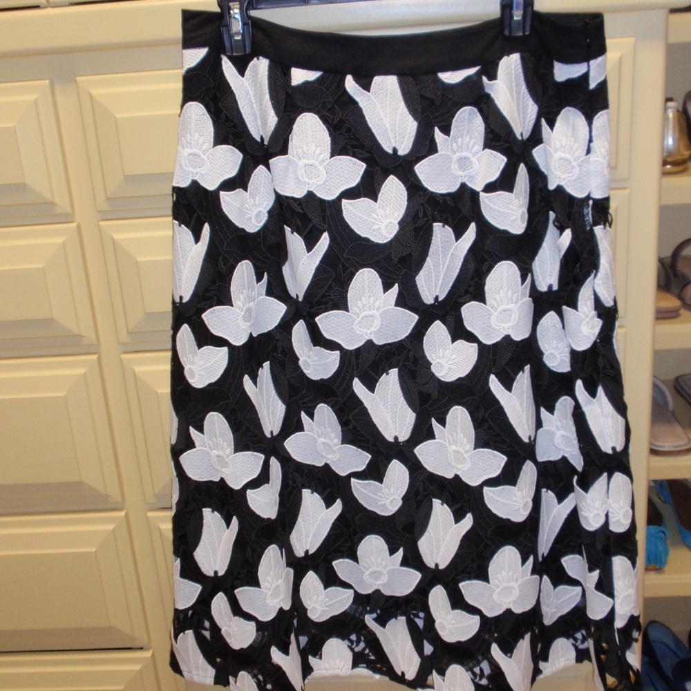 Ming Wang Black and White Skirt Size Medium